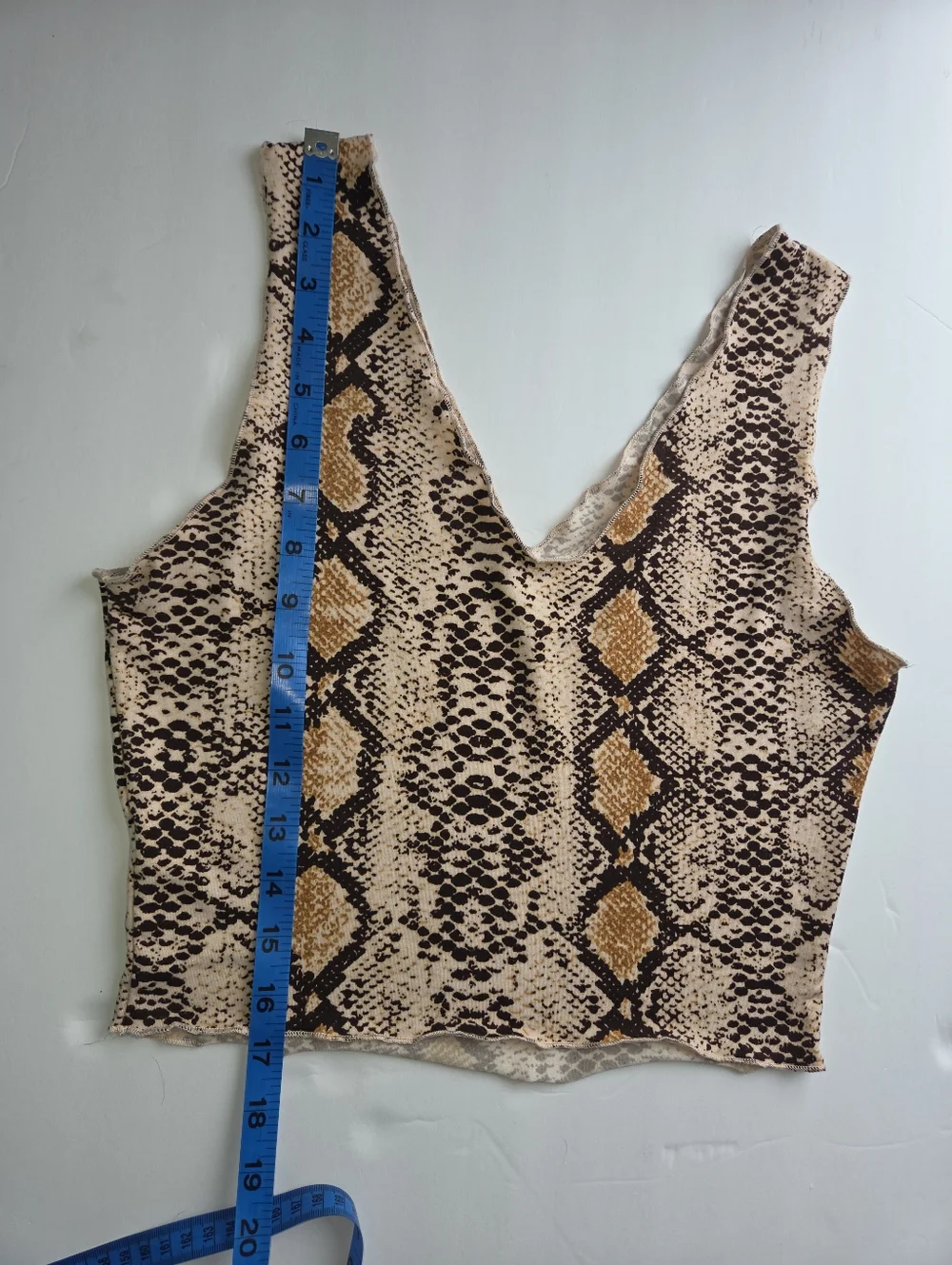 Snake Skin Cropped Tank - Picture 3 of 4